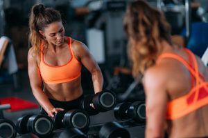 Que mancuernas comprar en 2025 para entrenar en casa
